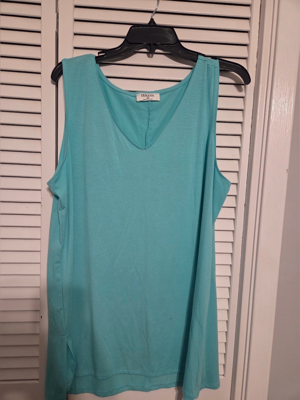 Zenana Outfitters Sleeveless V-Neck Tank Top in Aqua